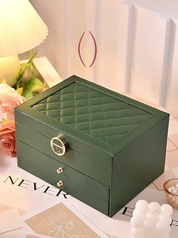Close-up of the jewelry box corner detail