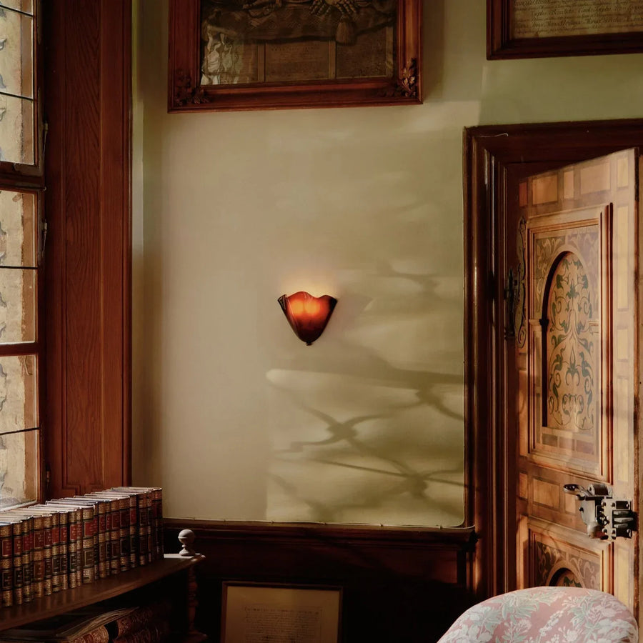 Wall lamp with the LED light source visible
