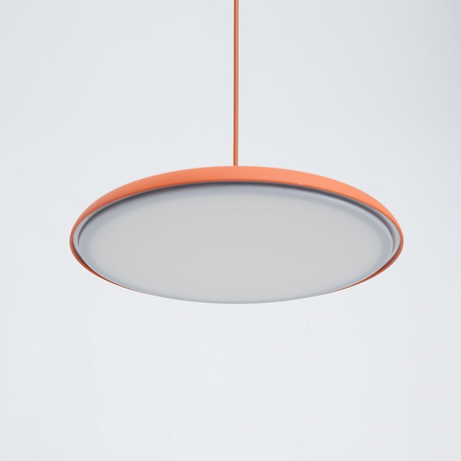 Pendant light in a small size with warm glow