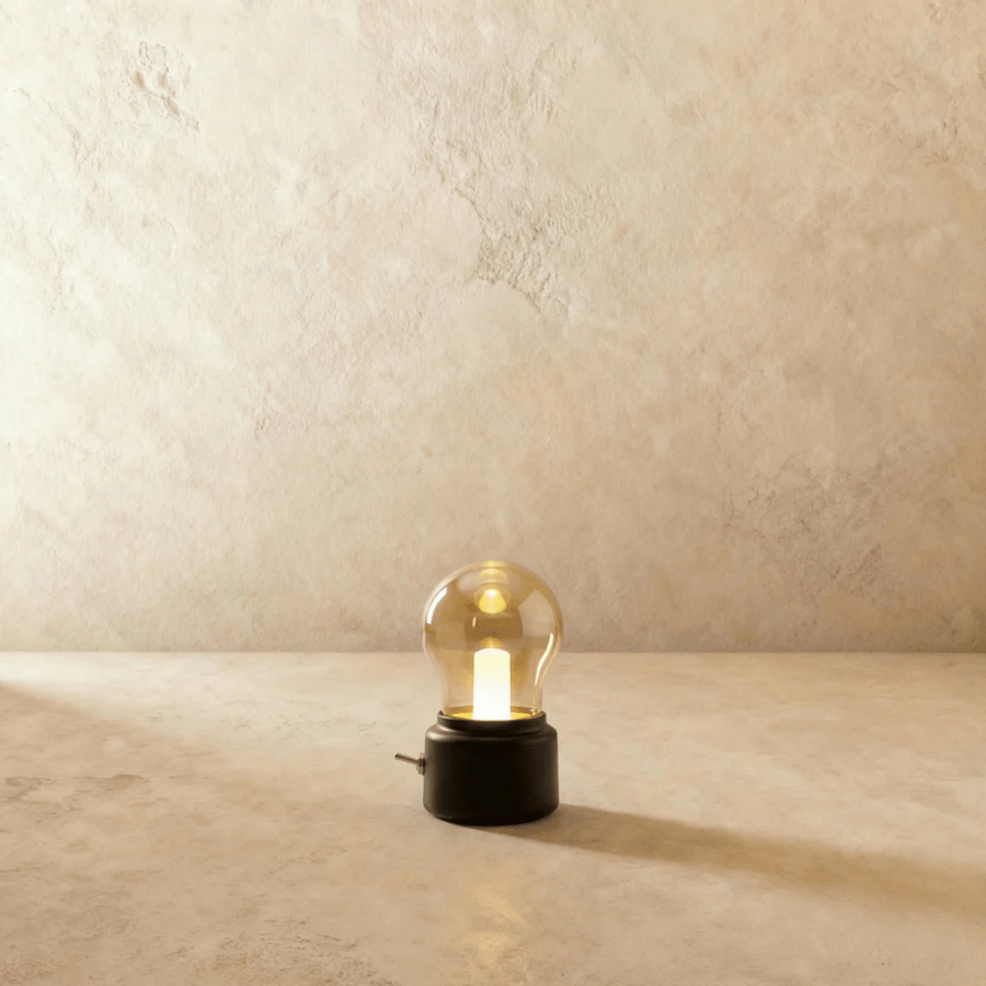 Retro bulb lamp with visible charging port