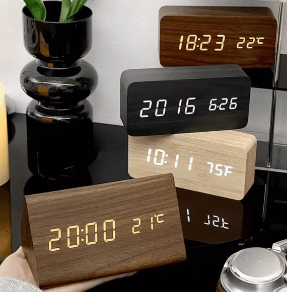 Side view of the triangular table clock design