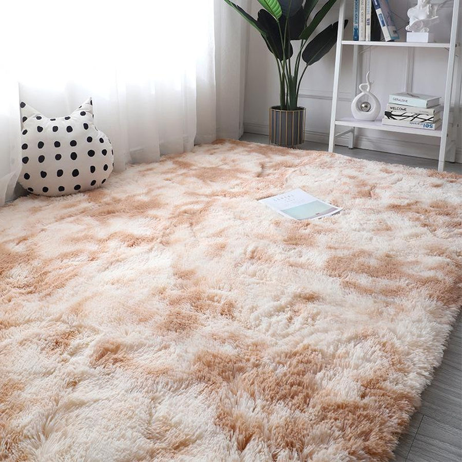 Beige and cream tie-dye shaggy rug in room