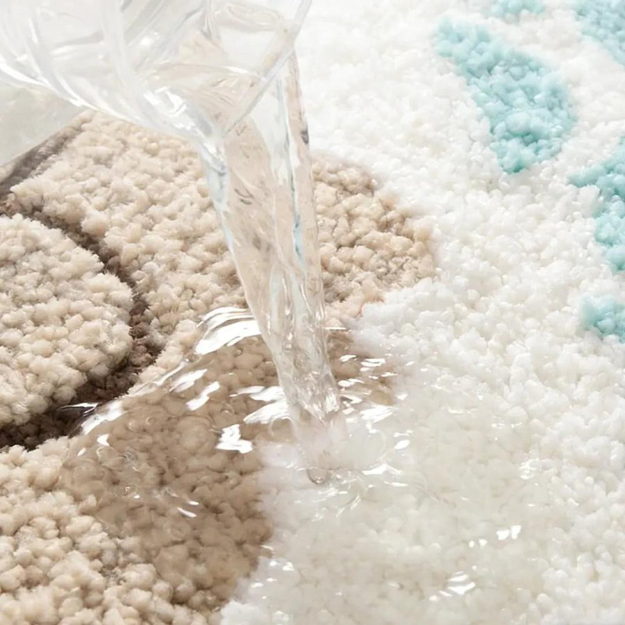 Absorbent microfiber bath mat during a water test