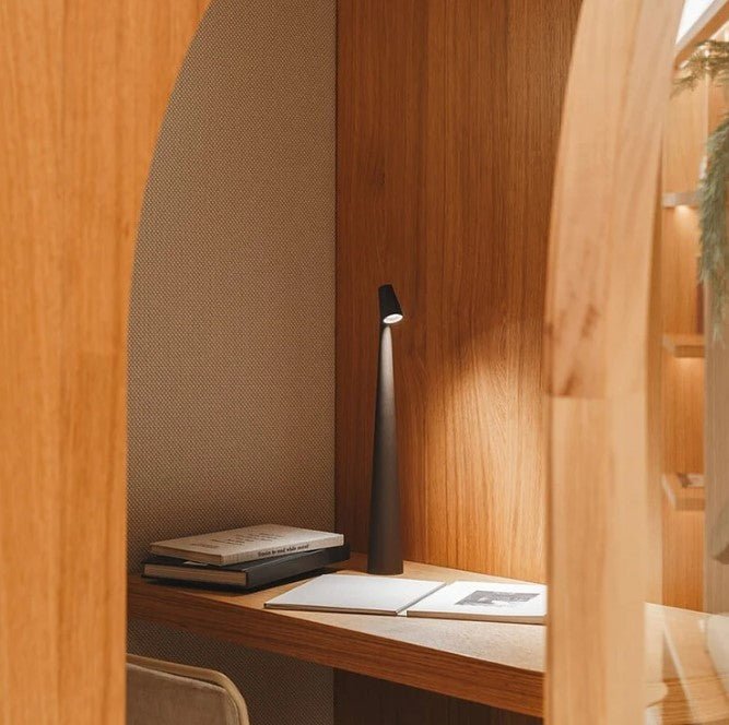 Minimalist LED table lamp in black finish